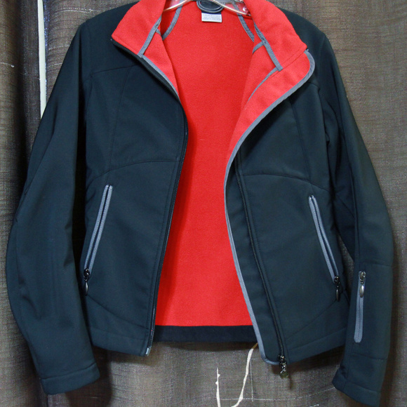 SOLD- Nike running Jacket - Picture 2 of 7